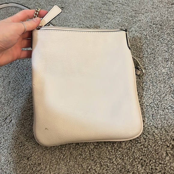 Cute light pink guess crossbody - Picture 3 of 3